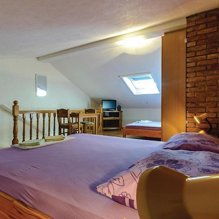 1 Bedroom Gorgeous Home In Slivno Klek Eksteriør billede